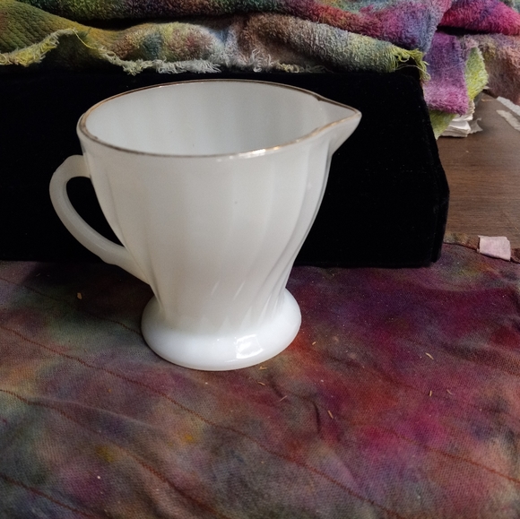 Vintage Anchor Hocking Fire King White Milk Glass Creamer Swirl - Picture 9 of 14